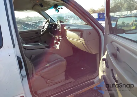 2005 Chevrolet Silverado 2500Hd from USA, damaged, VIN 1GCHK29U75E231468